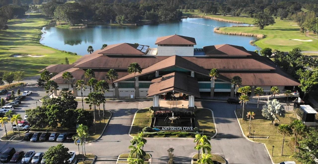 แอมเวอร์ตัน โคฟ กอล์ฟ แอนด์ ไอแลนด์ รีสอร์ต Hotel บันติง ภายนอก รูปภาพ