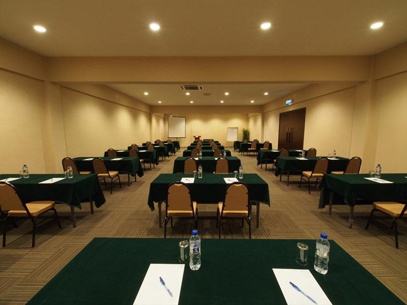 แอมเวอร์ตัน โคฟ กอล์ฟ แอนด์ ไอแลนด์ รีสอร์ต Hotel บันติง ภายนอก รูปภาพ